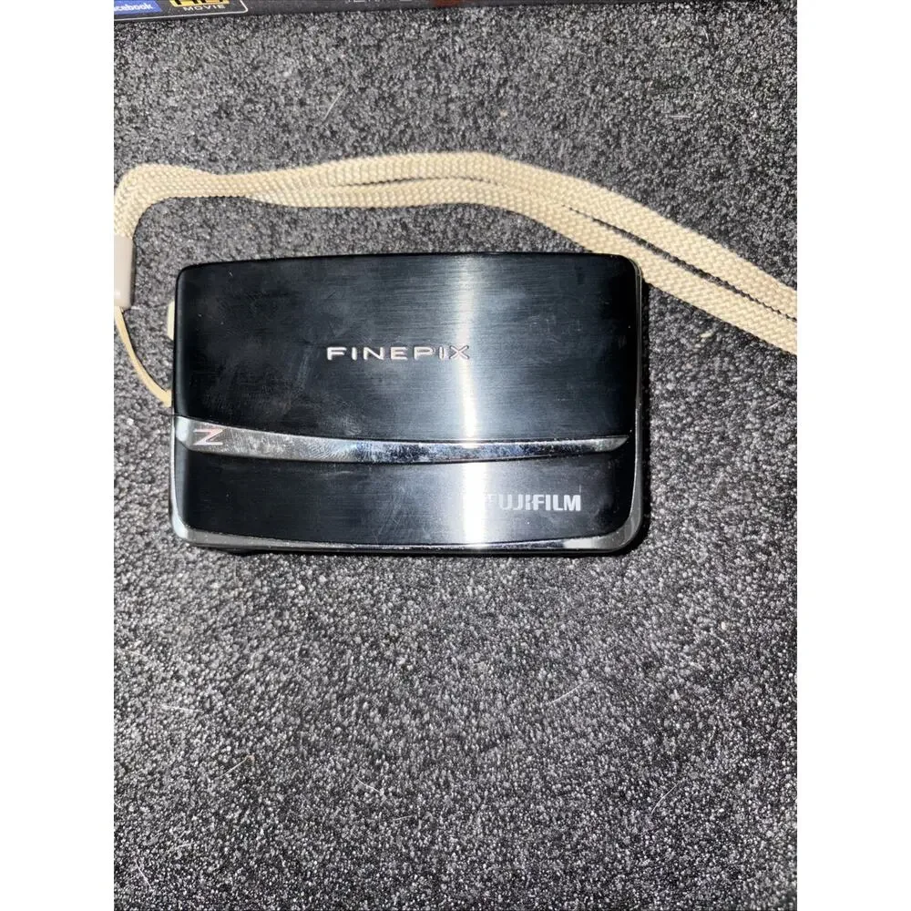 Fujifilm FinePix Z70 12 MP 5x Optical Zoom Digital Cam With Case Charger And Bat